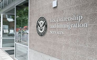 Расширение штата иммиграционных служб
